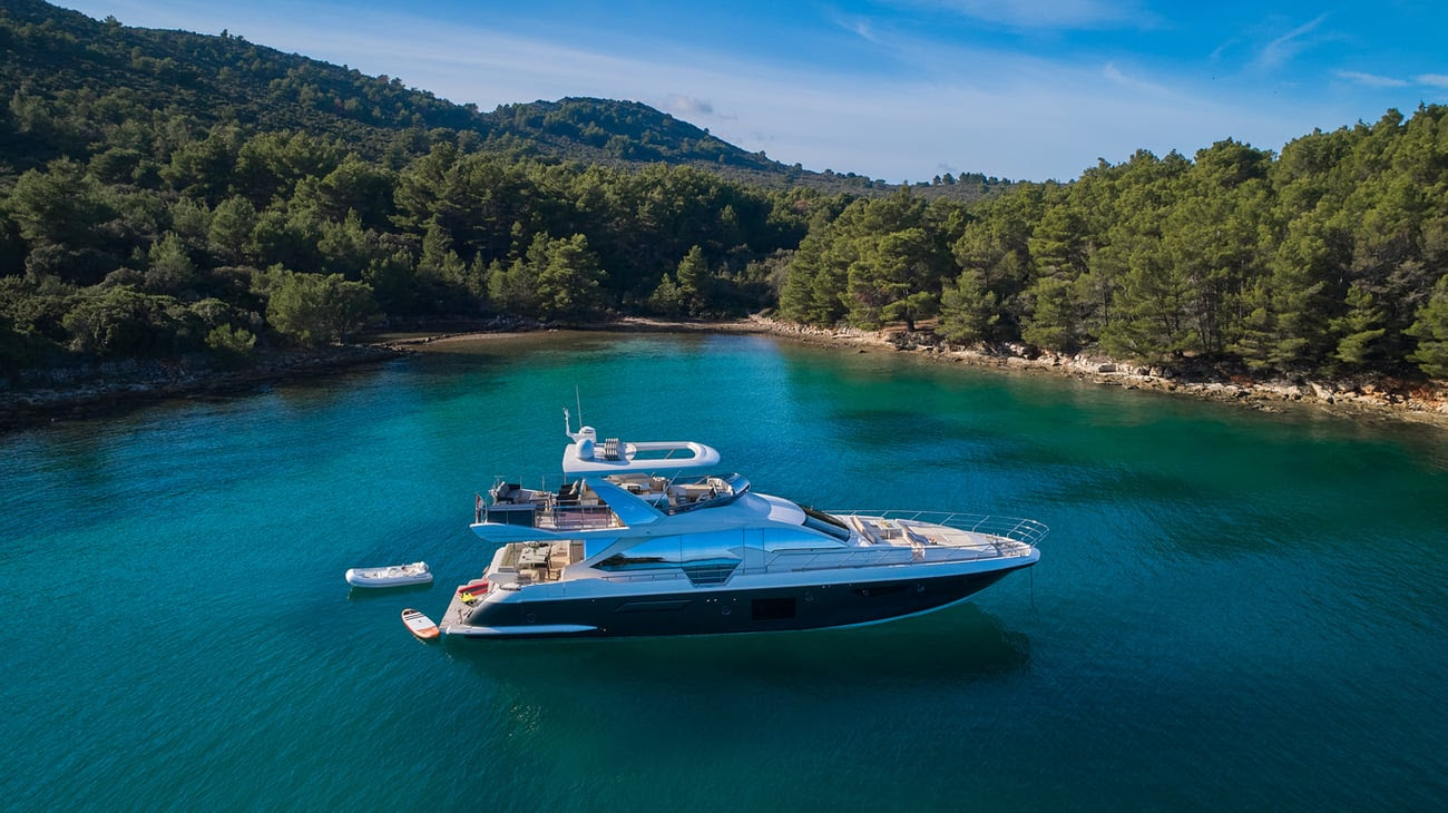 MY Azimut 72 Fly anchored in a quiet Croatian bay