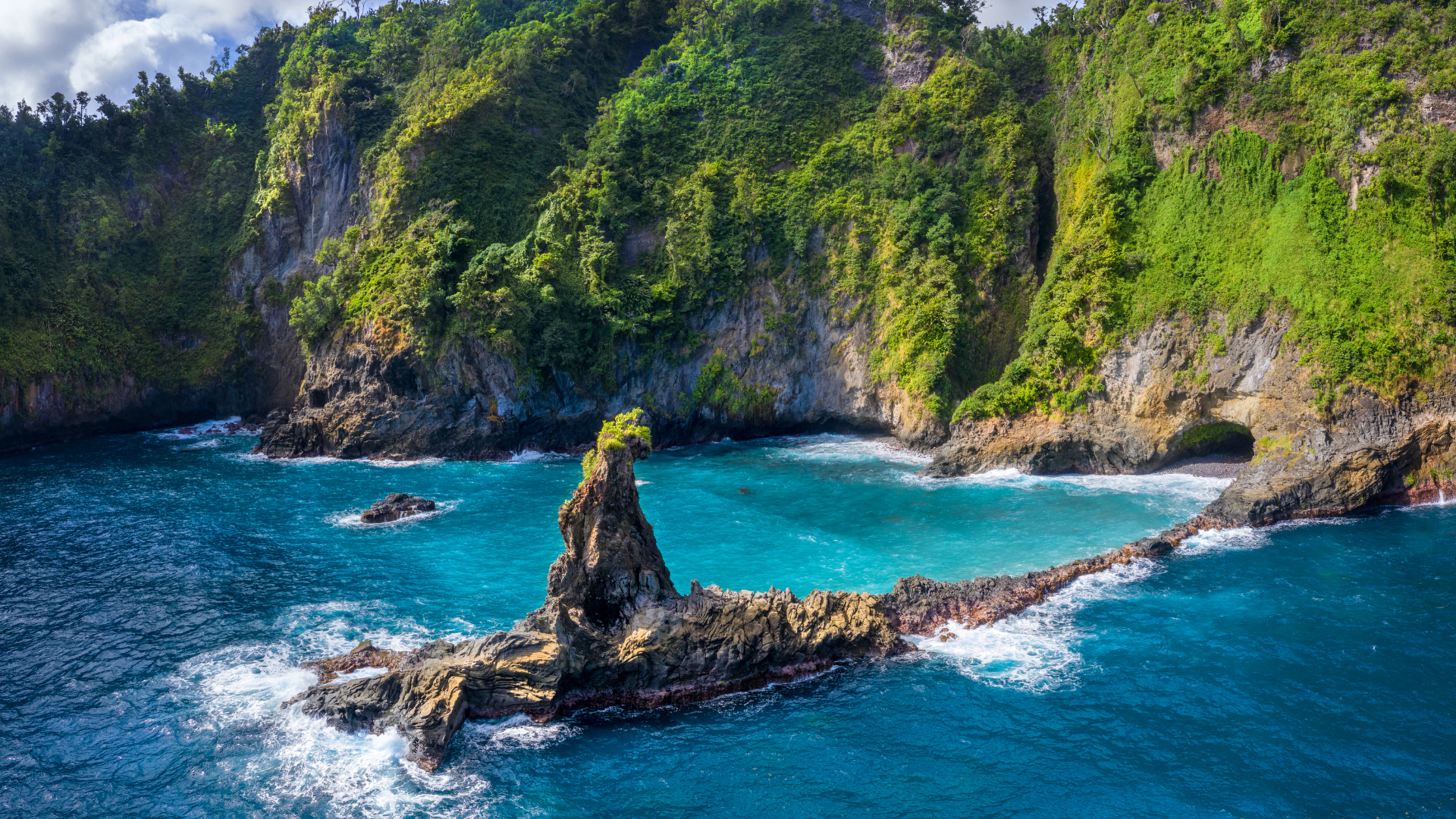 Sirena Collective travel advisor at Glassy Point, Dominica